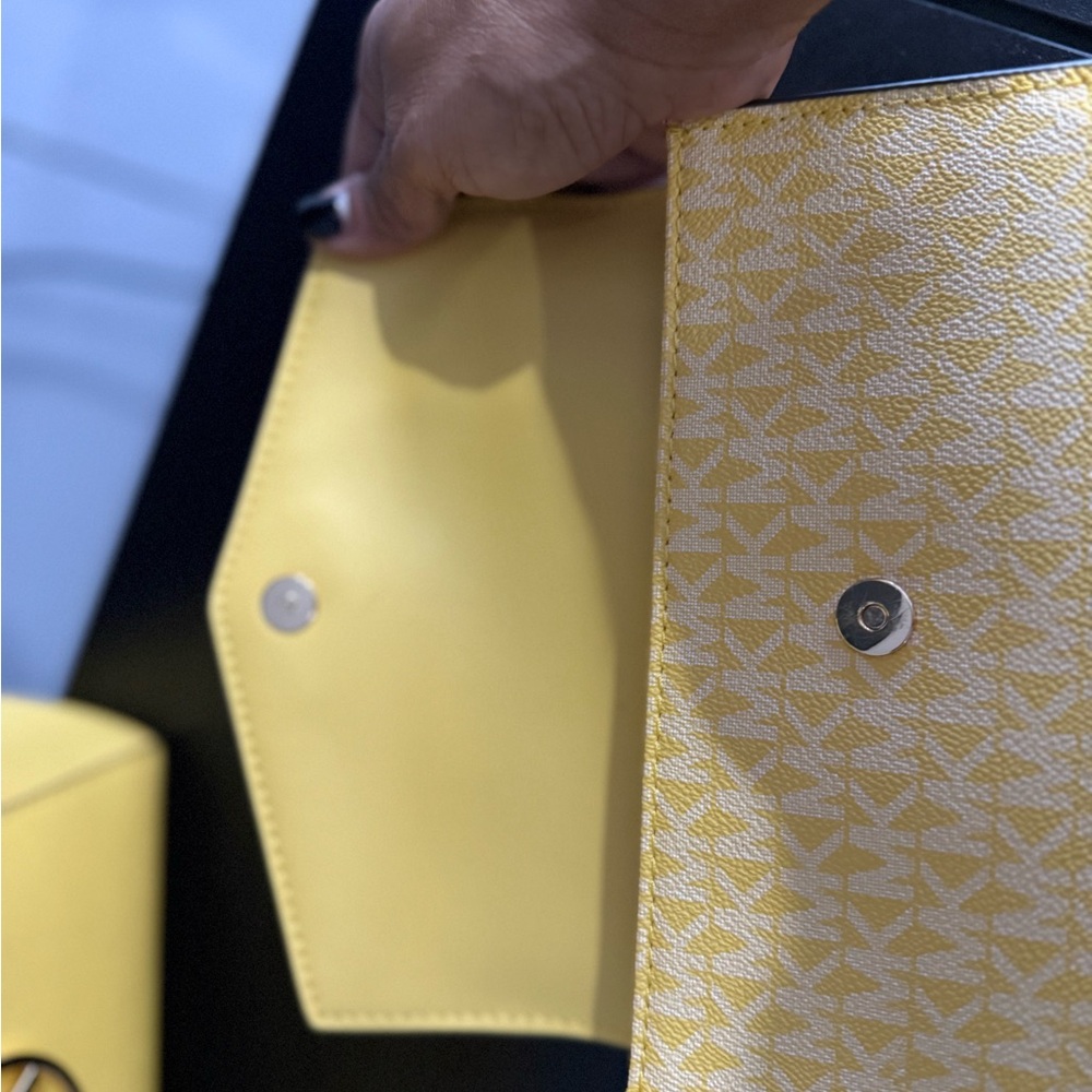 NWOT Michael Kors Sunny Yellow Tote and Wallet - Picture 10 of 11